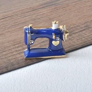 Brand New  Rhinestone Chic Vintage Sewing Machine Brooch Pin